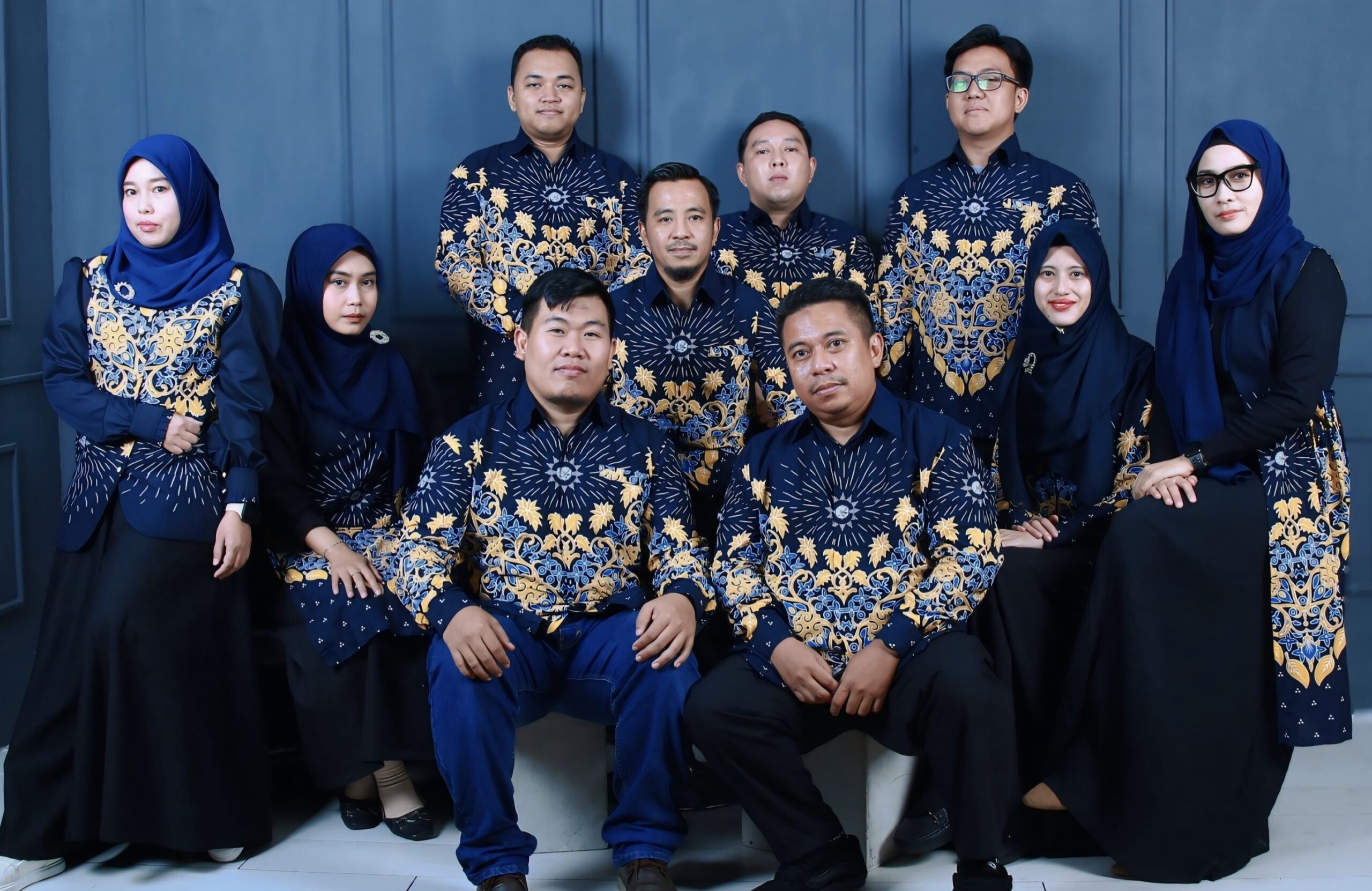 dosen dan tendik seragam biru muhammadiyah