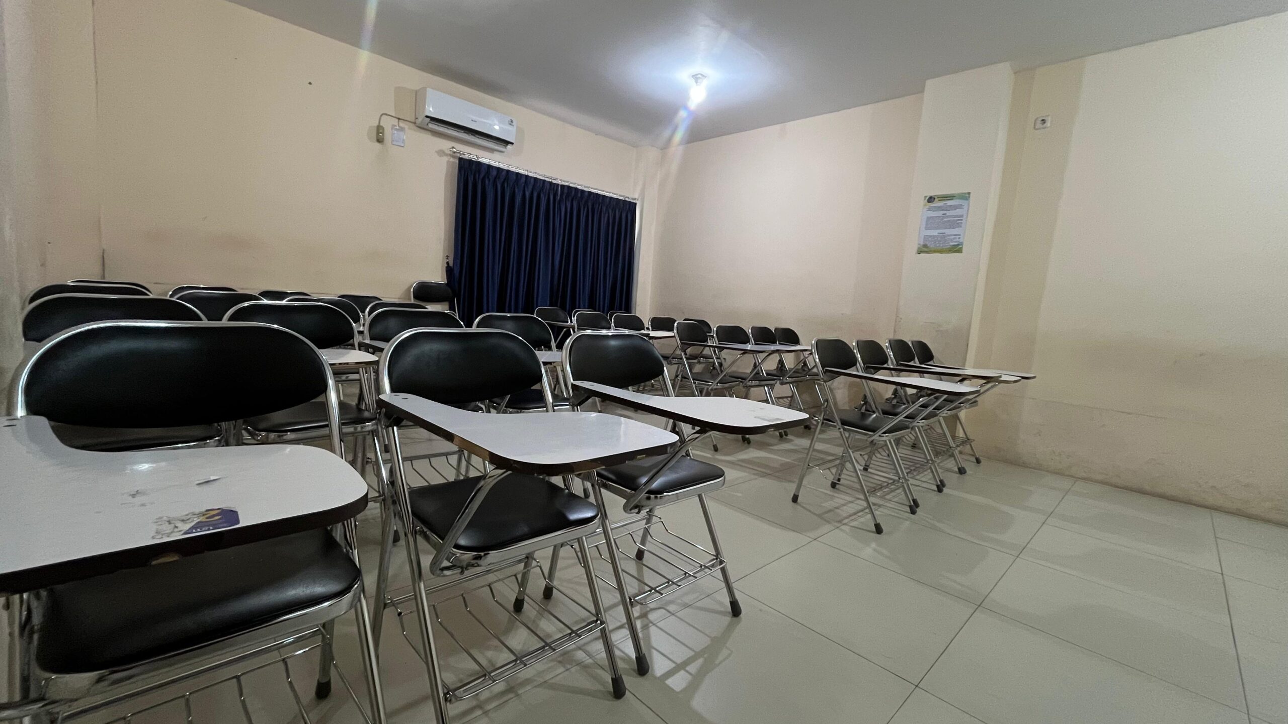 kelas_depan_kiri